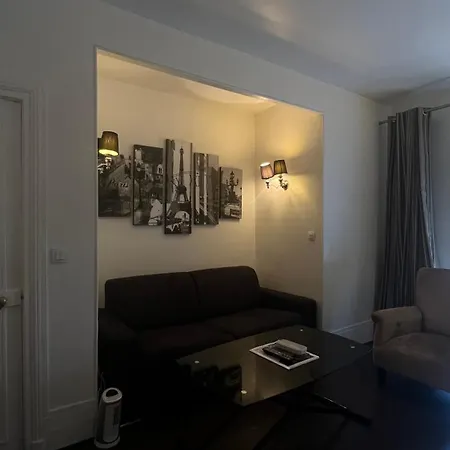 Luxe Near Champs Elysees 파리