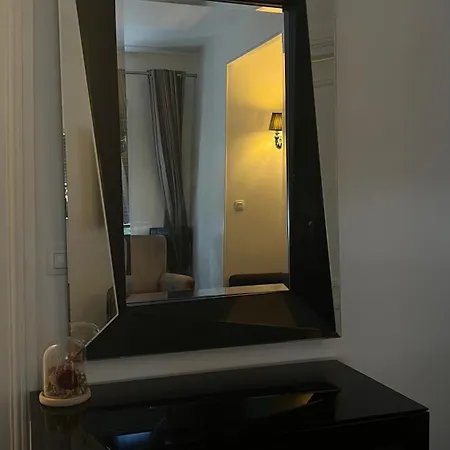 Luxe Near Champs Elysees